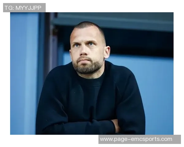 阿贾克斯总监支持海廷加称执教初期成绩并非唯一标准